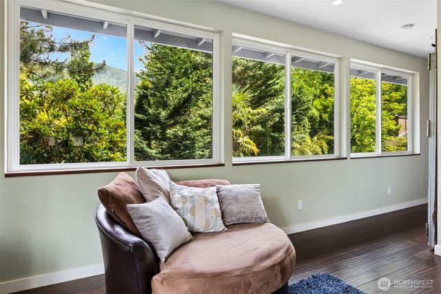 501 SE Sycamore Place, Issaquah, WA 98027