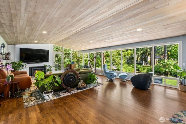 501 SE Sycamore Place, Issaquah, WA 98027