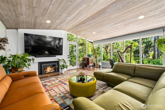 501 SE Sycamore Place, Issaquah, WA 98027
