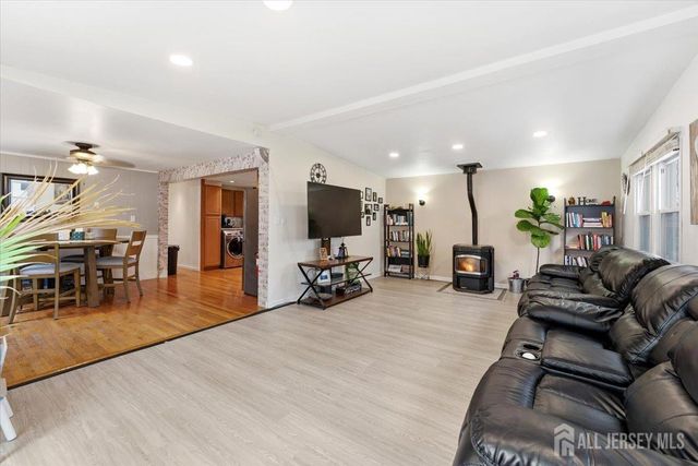 23 Mark Drive, High Bridge, NJ 08829