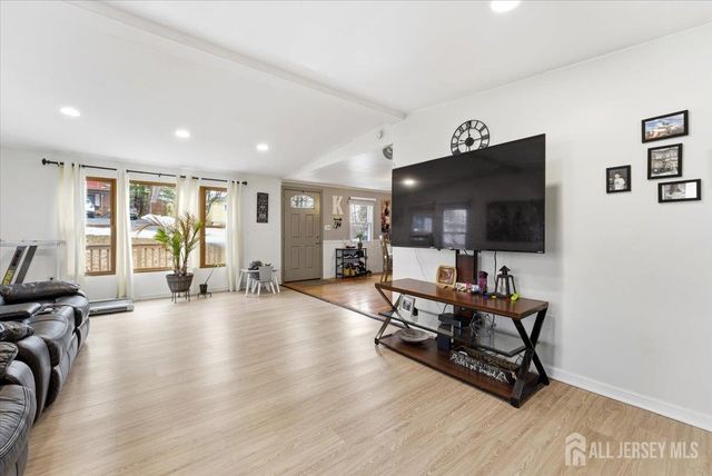 23 Mark Drive, High Bridge, NJ 08829