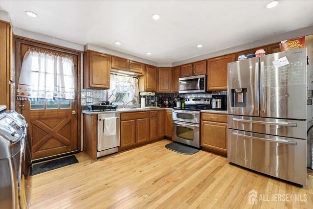 23 Mark Drive, High Bridge, NJ 08829