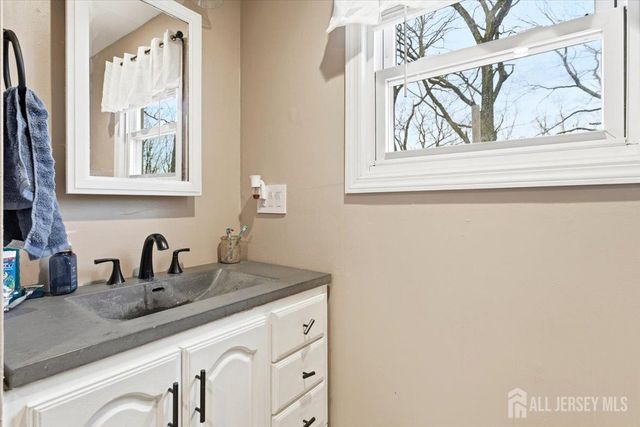 23 Mark Drive, High Bridge, NJ 08829