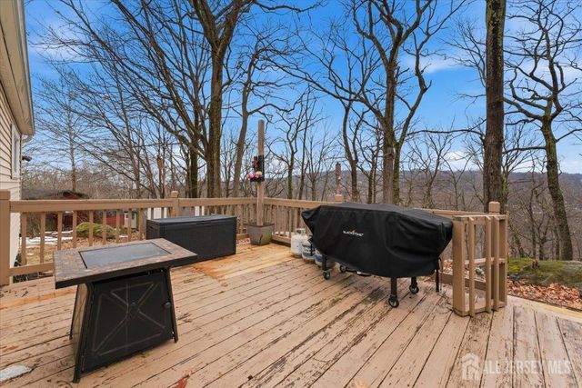 23 Mark Drive, High Bridge, NJ 08829