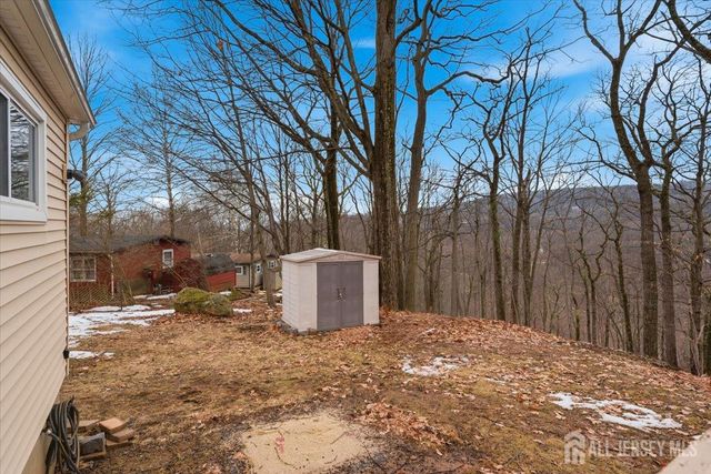 23 Mark Drive, High Bridge, NJ 08829