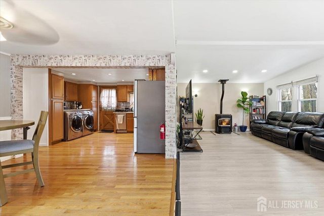 23 Mark Drive, High Bridge, NJ 08829