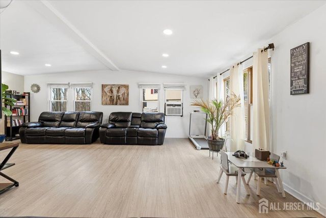 23 Mark Drive, High Bridge, NJ 08829