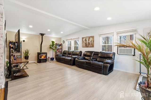 23 Mark Drive, High Bridge, NJ 08829