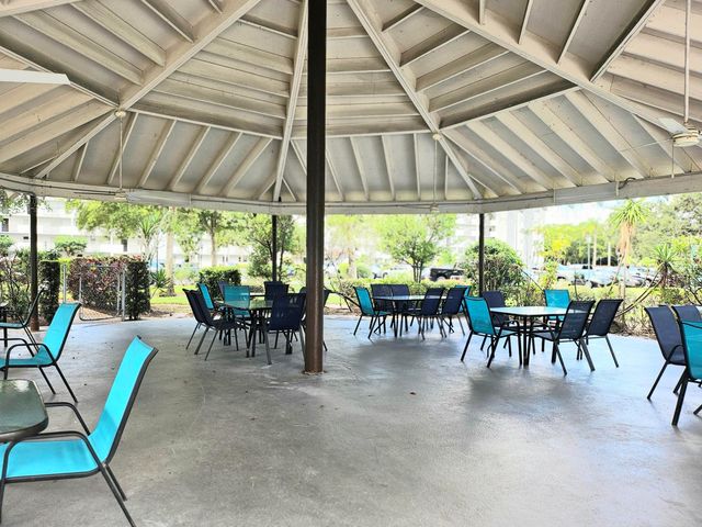 5860 NW 44TH Street 412, Lauderhill, FL 33319