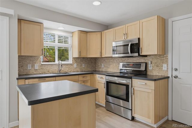 5016 S Ventura Street, Aurora, CO 80015