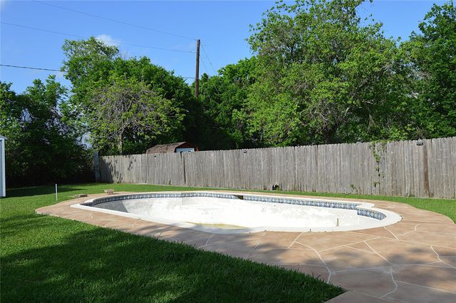 1333 Runneburg Road, Crosby, TX 77532