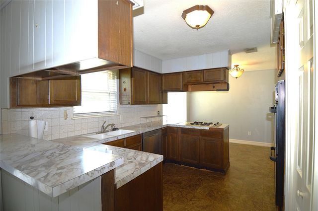 1333 Runneburg Road, Crosby, TX 77532