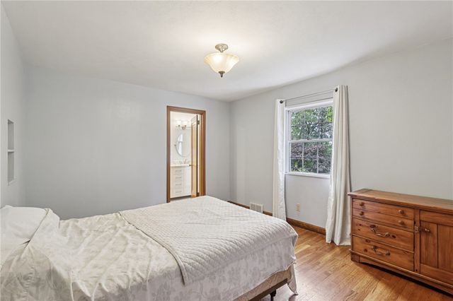 12 Holland Road, Churchill Boro, PA 15235