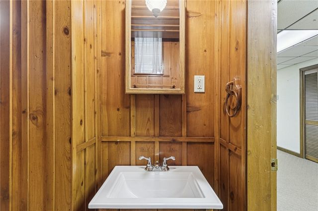 12 Holland Road, Churchill Boro, PA 15235