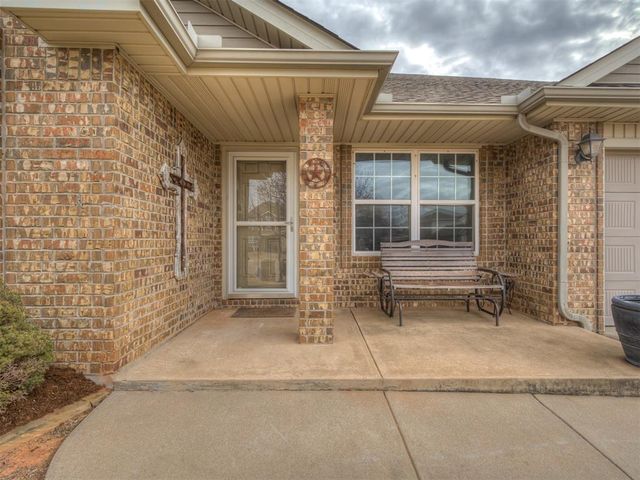 536 W Shadow Ridge Way, Mustang, OK 73064
