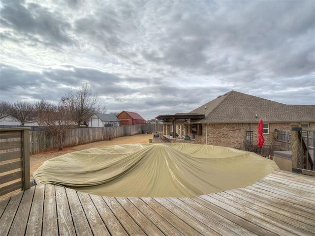 536 W Shadow Ridge Way, Mustang, OK 73064