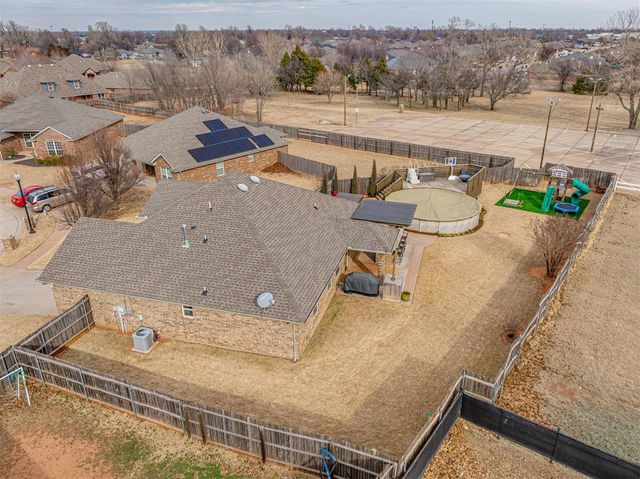 536 W Shadow Ridge Way, Mustang, OK 73064