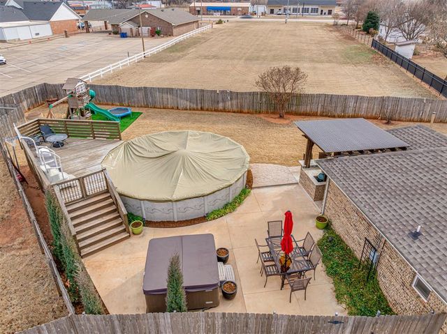 536 W Shadow Ridge Way, Mustang, OK 73064