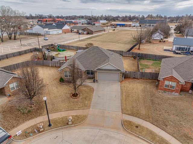 536 W Shadow Ridge Way, Mustang, OK 73064
