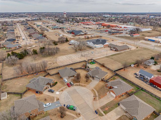 536 W Shadow Ridge Way, Mustang, OK 73064