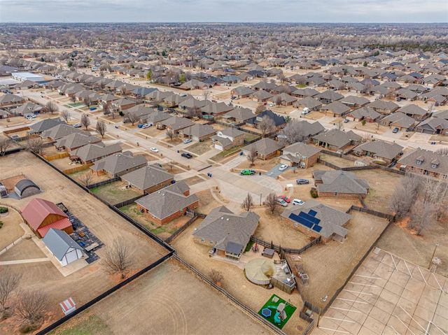 536 W Shadow Ridge Way, Mustang, OK 73064