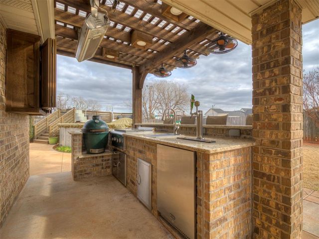 536 W Shadow Ridge Way, Mustang, OK 73064