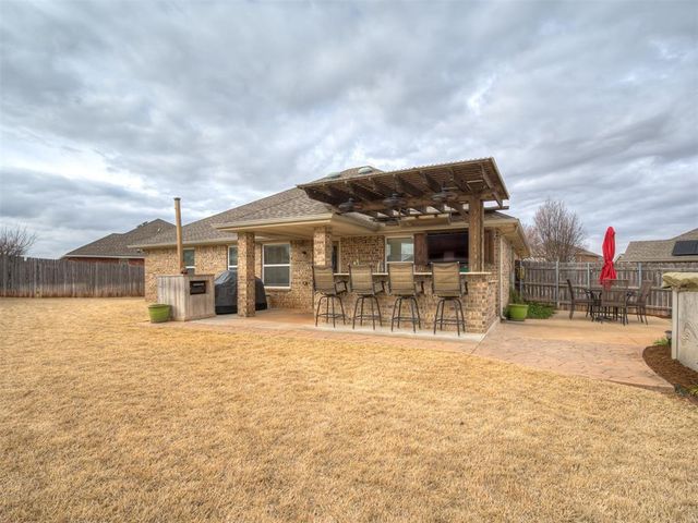 536 W Shadow Ridge Way, Mustang, OK 73064