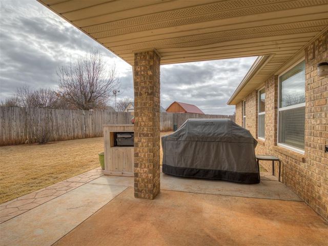 536 W Shadow Ridge Way, Mustang, OK 73064