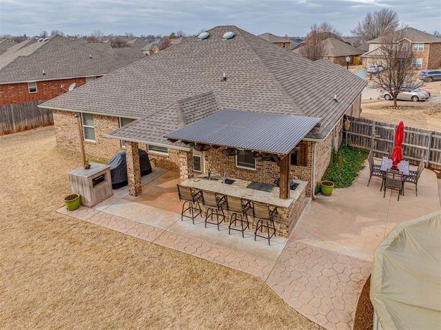 536 W Shadow Ridge Way, Mustang, OK 73064