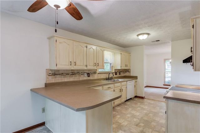 498 Candlewick Lane, Lilburn, GA 30047