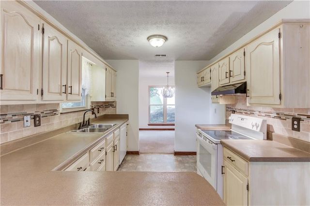 498 Candlewick Lane, Lilburn, GA 30047