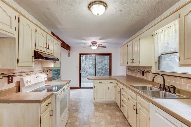 498 Candlewick Lane, Lilburn, GA 30047
