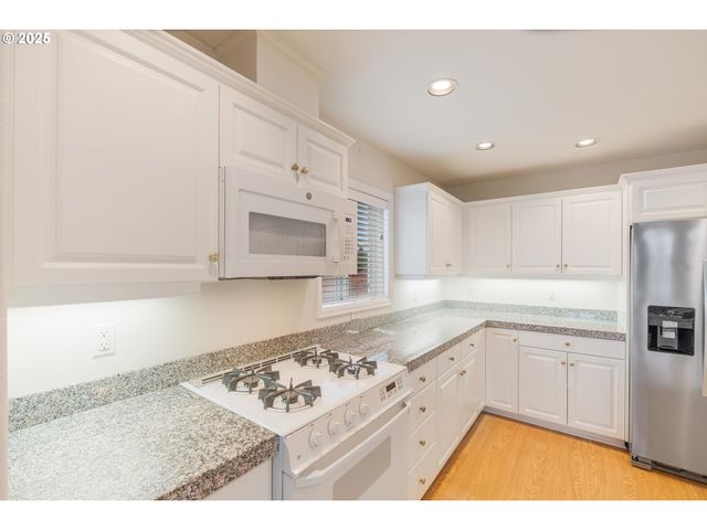 4884 Nw PROMENADE Ter 312 A, Portland, OR 97229