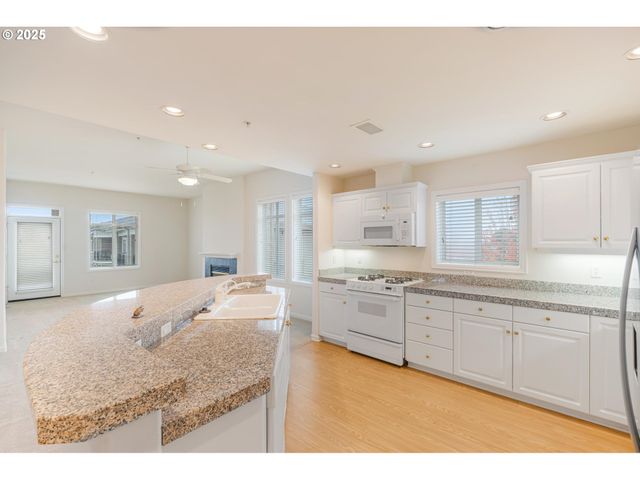 4884 Nw PROMENADE Ter 312 A, Portland, OR 97229