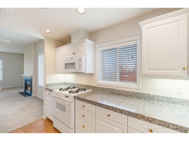 4884 Nw PROMENADE Ter 312 A, Portland, OR 97229