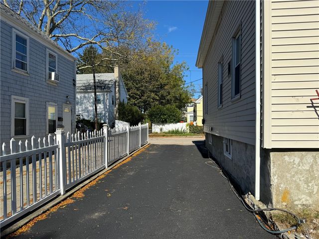 46 Mount Hope Avenue, Bristol, RI 02809