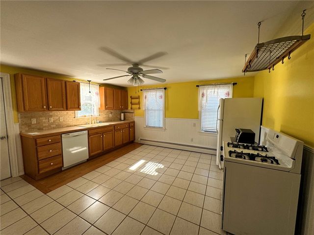 46 Mount Hope Avenue, Bristol, RI 02809