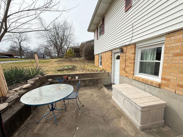 315 LOCH LN, Columbia, MO 65203