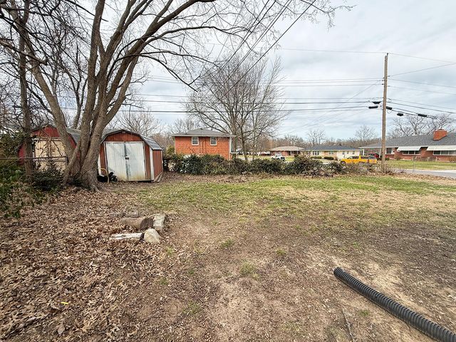 315 LOCH LN, Columbia, MO 65203