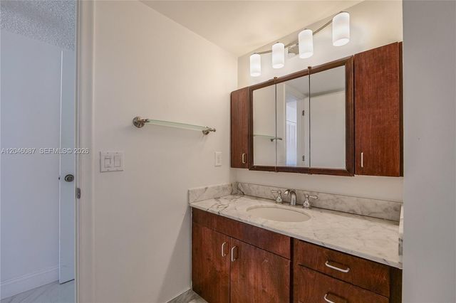 2401 S Ocean Drive 305, Hollywood, FL 33019