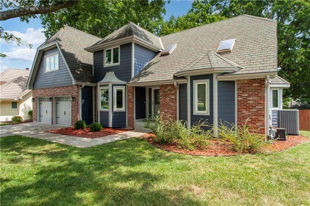 4401 NE Hoit Drive, Lee's Summit, MO 64064