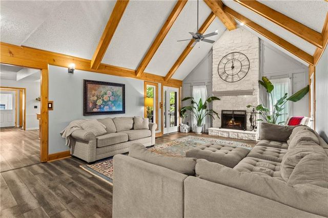 4401 NE Hoit Drive, Lee's Summit, MO 64064