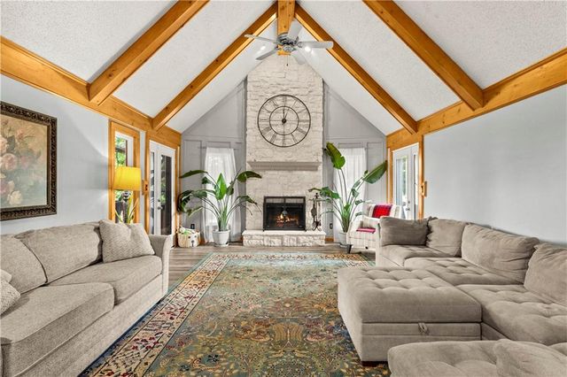 4401 NE Hoit Drive, Lee's Summit, MO 64064