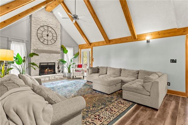4401 NE Hoit Drive, Lee's Summit, MO 64064