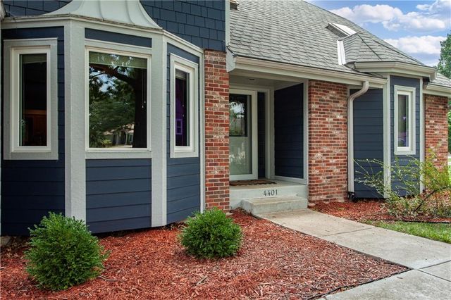4401 NE Hoit Drive, Lee's Summit, MO 64064