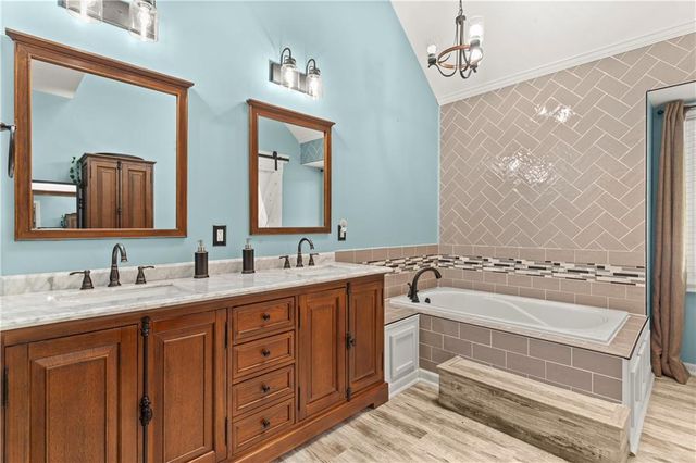 4401 NE Hoit Drive, Lee's Summit, MO 64064