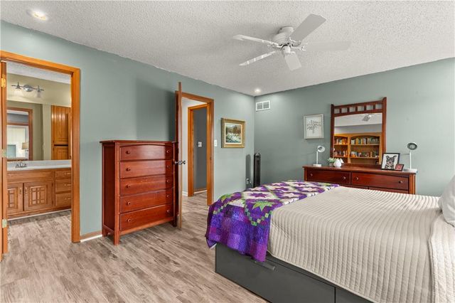 4401 NE Hoit Drive, Lee's Summit, MO 64064