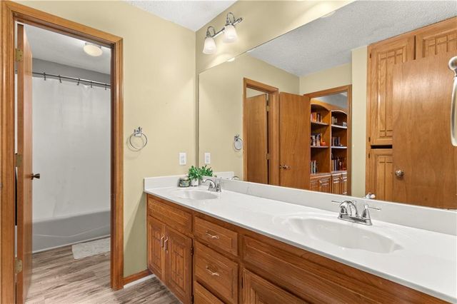 4401 NE Hoit Drive, Lee's Summit, MO 64064