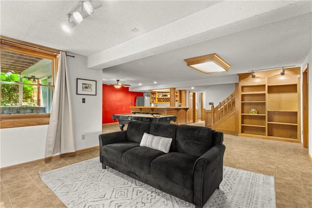 4401 NE Hoit Drive, Lee's Summit, MO 64064