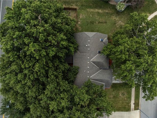 4401 NE Hoit Drive, Lee's Summit, MO 64064